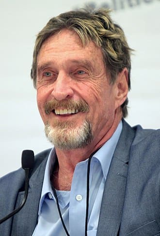 Retrato de John McAfee