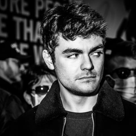 Retrato de Nick Fuentes